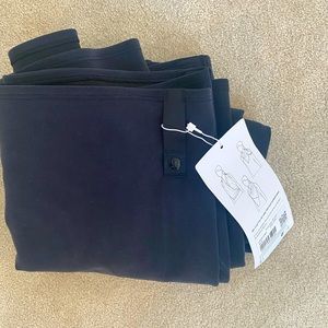 Lululemon Vinyasa Scarf, black.